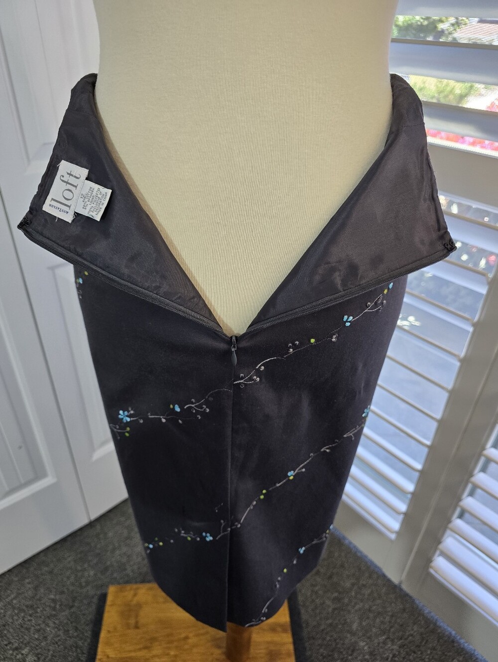 LOFT Dark Gray Pencil Skirt with Blue and Green Floral Embroidery - Picture 6 of 9